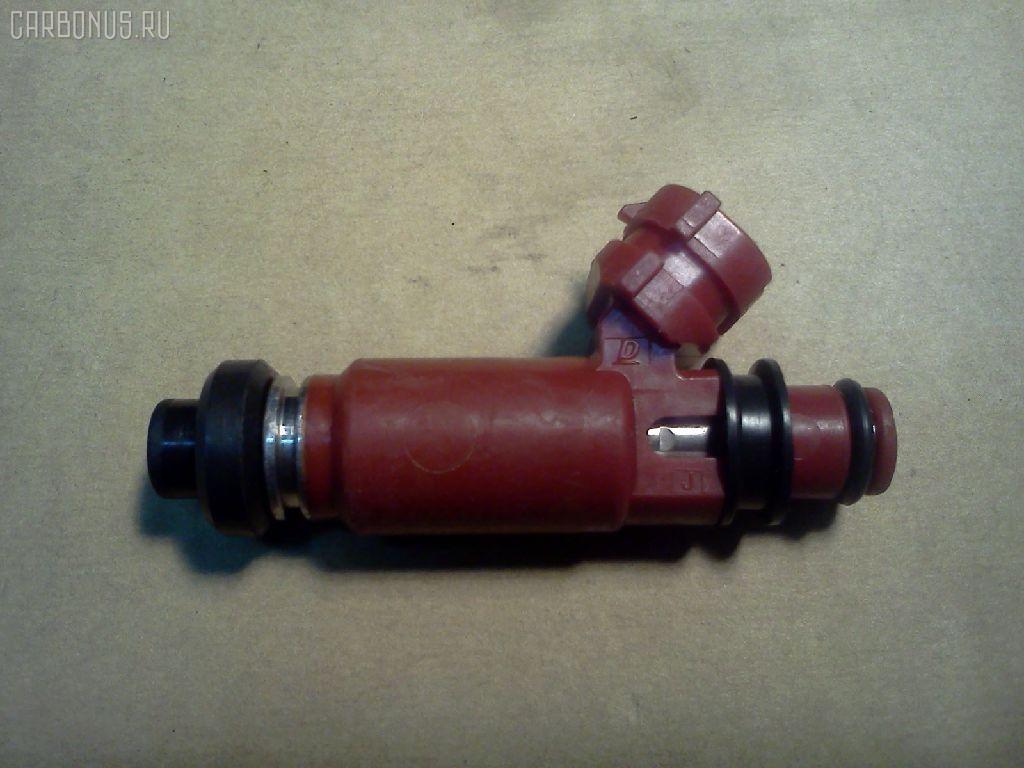 Форсунка инжекторная 15710-52GOO, 15710-52G00 на Suzuki Swift HT51S M13A Фото 1