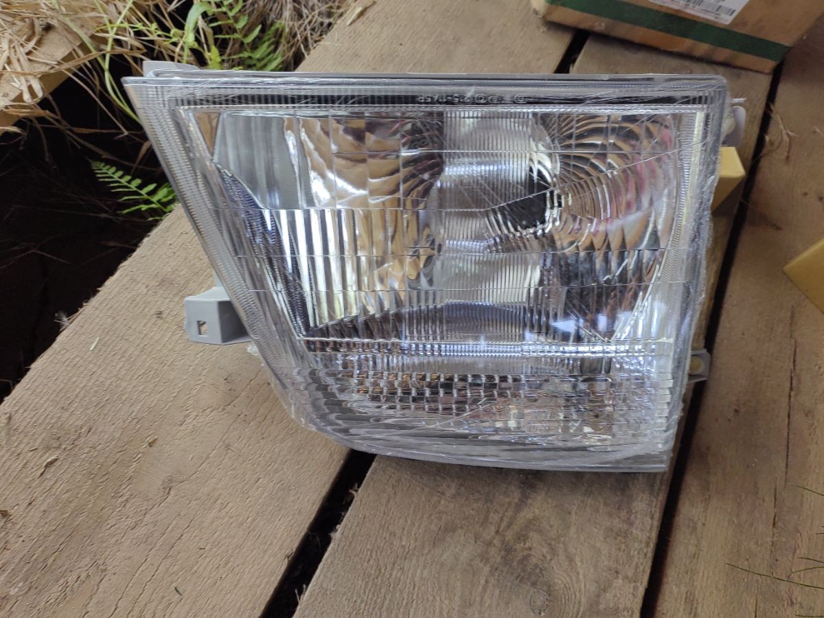 Фара 100-24774 DEPO 100-24774,215-11A5R-RD-E на Nissan Caravan VPE25 Фото 3