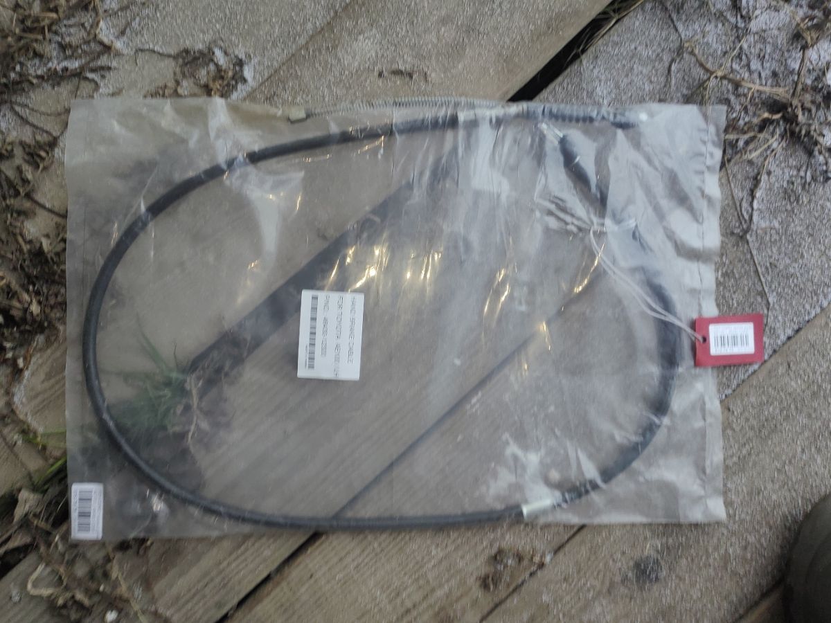 Тросик стояночного тормоза 46430-12300 на Toyota Corolla AE100 Фото 2