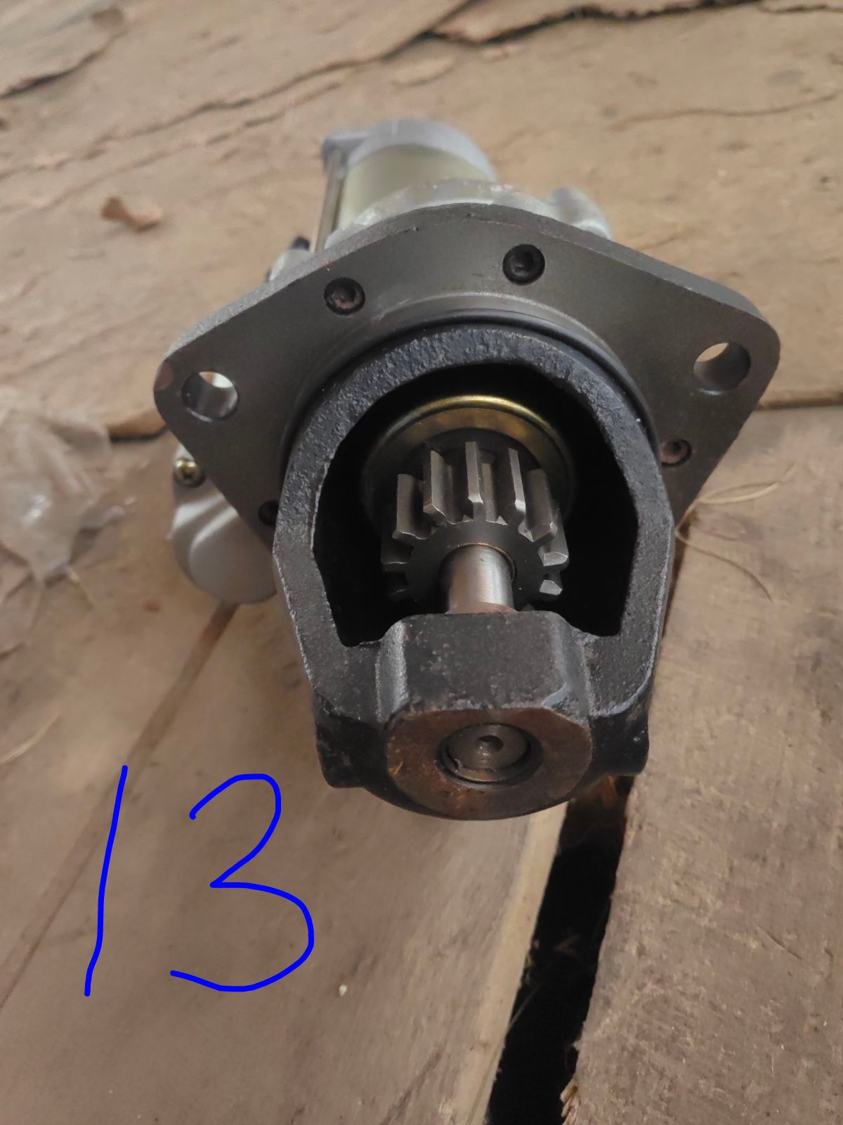 Стартер LORCEN LC-047-6573, 0-21000-3490-1, 103987, 600-813-2243 , 600-813-2370, 600-813-2394, 6008132240, 6008132241, 6008133380, 6008133390, 6008133391, 6008133392, 6008134111, 6008134120, 6008134121, 6008134290, 6008134652, S139, STK4040EC, STK9040 на Komatsu Pc30 4D105 Фото 7