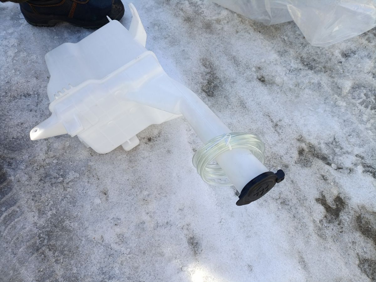 Бачок омывателя CHINLANG CL-5049B на Toyota Camry ACV30 Фото 6