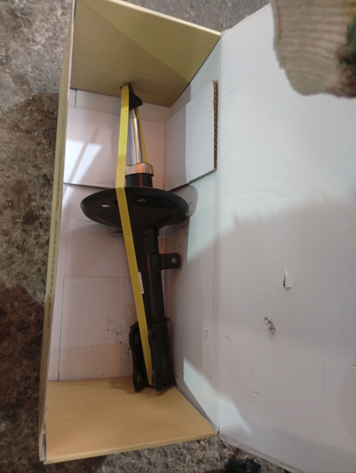 Стойка амортизатора SST ST-049FL-MCU15, 22-228062, 312 881, 313 404, 32-P12-A, 334262, 48520-49155, 48520-49156, 48520-49157, 48520-49165, 48520-49356, 4852049355, 4852049365, 4852049366, 4852049375, 4852049376, B3260, CR-049-5209, CR-049FL-MCU15, CR8943, SJ-049-5209, SJ-049FL-MCU15, ST-049-5209 на Toyota Harrier MCU15W Фото 2