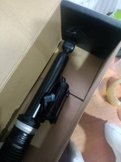 Стойка амортизатора CARFERR CR-049R-W221-AIR, 2213202113, 2213203613, 2213205513, 44-109479, 6160040, A2213202113, A2213203613, A2213205513 на Mercedes-Benz S-Class W221 Фото 3