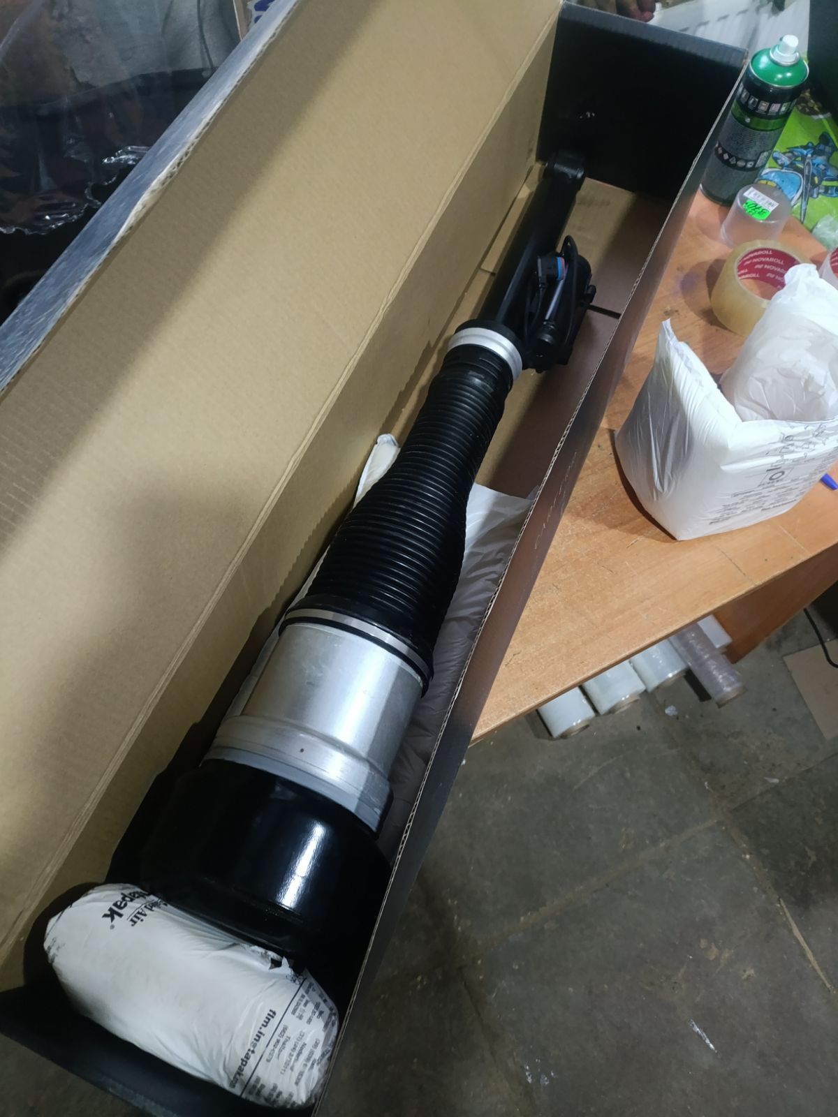 Стойка амортизатора CARFERR CR-049R-W221-AIR, 2213202113, 2213203613, 2213205513, 44-109479, 6160040, A2213202113, A2213203613, A2213205513 на Mercedes-Benz S-Class W221 Фото 2