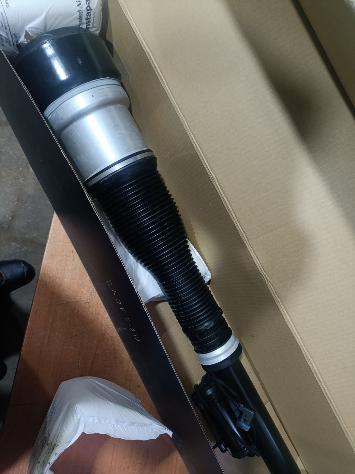 Стойка амортизатора CARFERR CR-049R-W221-AIR, 2213202113, 2213203613, 2213205513, 44-109479, 6160040, A2213202113, A2213203613, A2213205513 на Mercedes-Benz S-Class W221 Фото 4