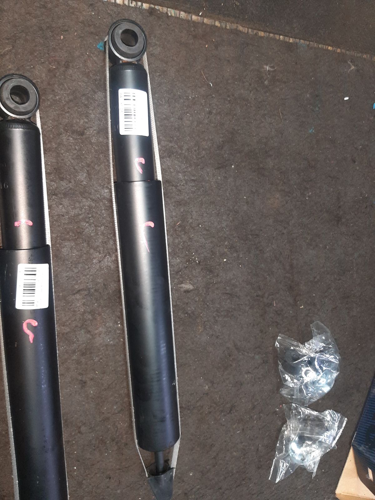 Амортизатор CARFERR CR-003R-ACA20, 061574B, 061574GB, 104192, 104491, 104521, 1060170034, 110463, 12120022, 12120022SX, 12120058, 12120058SX, 170040, 172127, 179414, 179951, 19151113, 20020555, 20553018, 243033, 27-E33-A, 280 899, 301599SPORT, 3026 725 0009, 30D51A, 310 706, 334192, 343272, 343314, 353018, 354959070000, 383433EGT, 40559, 405592, 46088Z, 4820304, 4852100509, 4853142061, 4853142071, 4853142072, 4853149075, 4853149076, 4853149077, 4853149085, 4853149086, 4853149087, 4853149088, 4853149135, 4853149136, 4853149137, 4853149147, 4853149148, 4853149205, 4853149275, 553195, 554128, 565002, 63451261, 811504, 811528N, 841920, 854S0110, 854S0930, 854S2085, 9521523GC, 9521811GS, A22139, A343314, A535, A68840G, AG 19506, AG2061, AG2061MT, AM5160, ASA01133, ASA01178, B22170, B343272, BG3272, BNEF111, CR-003R-SXA11, D7642, DF343272, DG02119, DH1386, DS1047GT, DSF057G, E2942, E2973, G11238165, G11238165H, G12366LR, G63940, GSA343272, IB132012, J5522013G, JAA0034, JAA034A, JAPMM20065, JGE217S, JGE217T, JGT9241T, JSA343272, JSA343314, K3501529G, KG4738, KG54317, KSA298, KSA298STD, M8011250, MA20065, MA22076, MA22101, MA22106, MCD0221, MJ20065, MJ22076, MJ22101, MJ22106, MM20065, MM22076, MM22101, MM22106, N5522082G, NSG4744, P5293, P5335, PPK10101, PPK10306, PSA343272, PSA343272KOR, R205022G, S011520G, S100049, SA2356, SAA020R031, SG2299, SH40024G, SJ-003-9666, SJ-003R-SXA11, SSB4959GN, SST0093, SST0132, ST-003R-SXA11, ST4853149067, ST4853149115, ST4853149195, STMB176291, SX11007R, T35081I, T490A424, TAA5028, V5216, V6149 на Toyota Rav4 ACA20 Фото 2