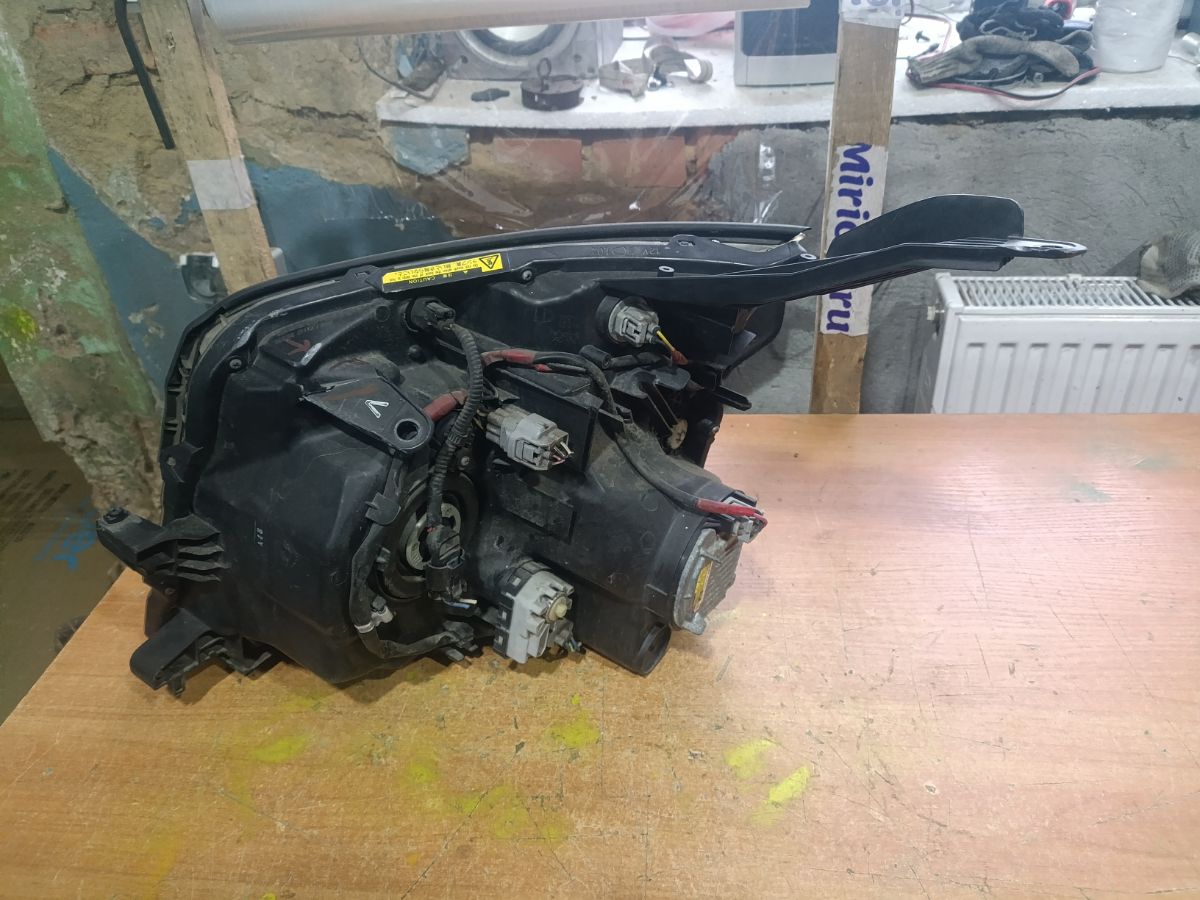 Фара 28-226 28-226 на Toyota Voxy ZRR70G Фото 11