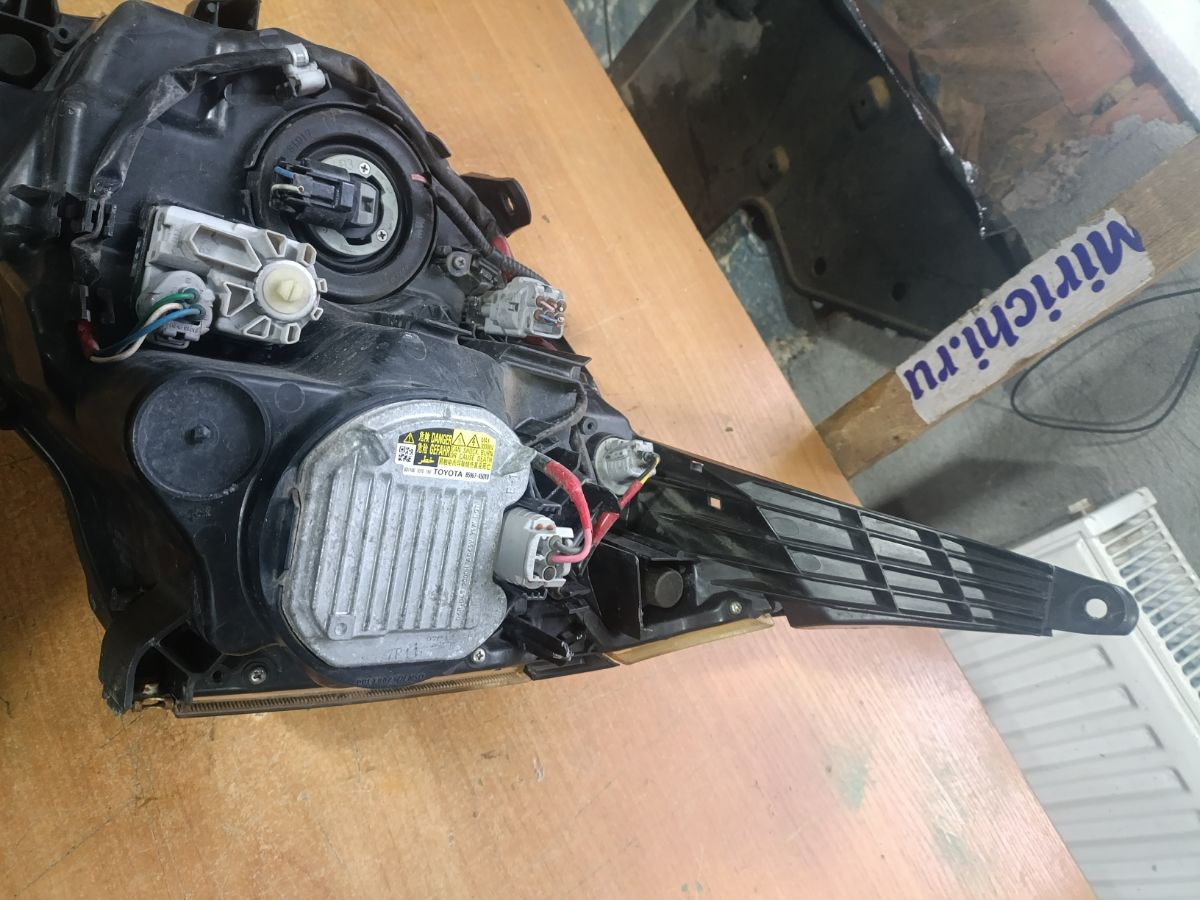 Фара 28-226 28-226 на Toyota Voxy ZRR70G Фото 12