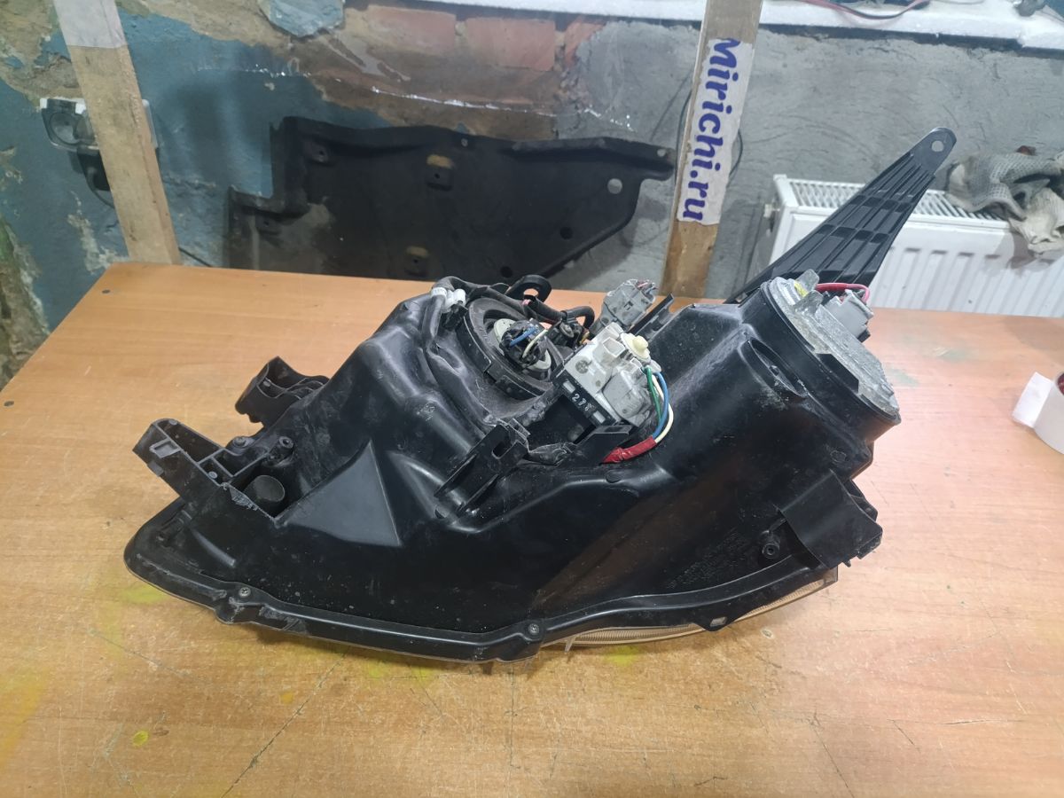 Фара 28-226 28-226 на Toyota Voxy ZRR70G Фото 13