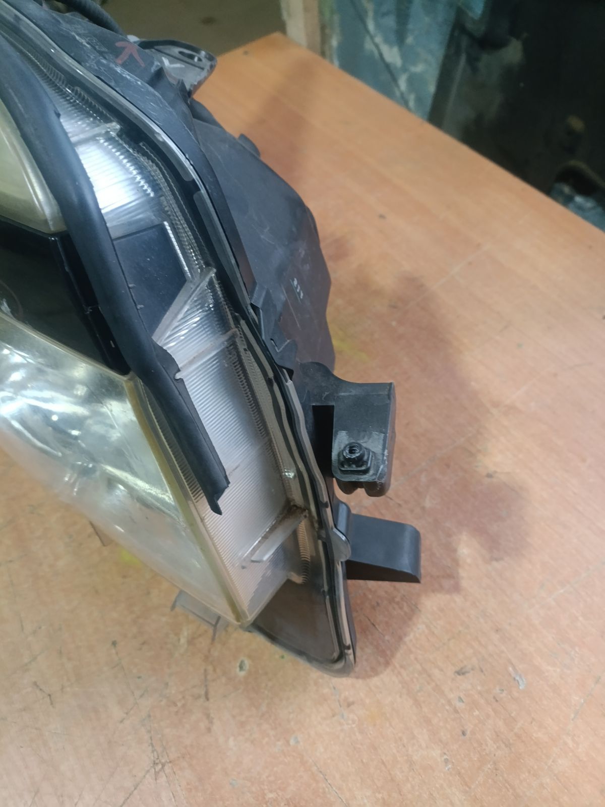 Фара 28-226 28-226 на Toyota Voxy ZRR70G Фото 10