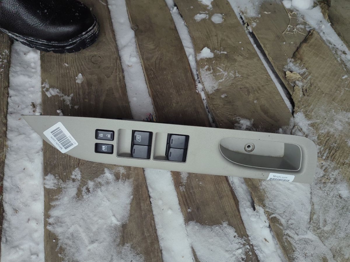 Блок упр-я стеклоподъемниками на Nissan March K13 Фото 6