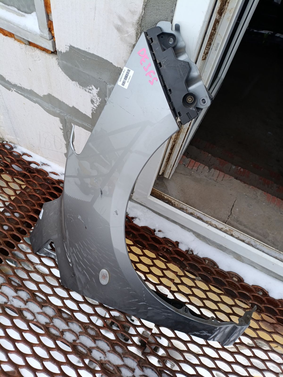 Крыло переднее 2741658, 3421312, 3421312A1, 4533021, 4533021J, 5605006, 6504043421312P, 931172, D01G52111B, D651-52-111B, GDFN0061R, MD234022FR, MZ10069AR, MZ10069BR, MZ10069BRV, MZ3093023, MZ51101600R00, MZ51101601R00, MZX0207270R на Mazda Demio DE3FS Фото 13