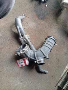 Патрубок воздушного фильтра 17880-21070, 17880-21071 на Toyota Sienta NCP81G 1NZ-FE Фото 2
