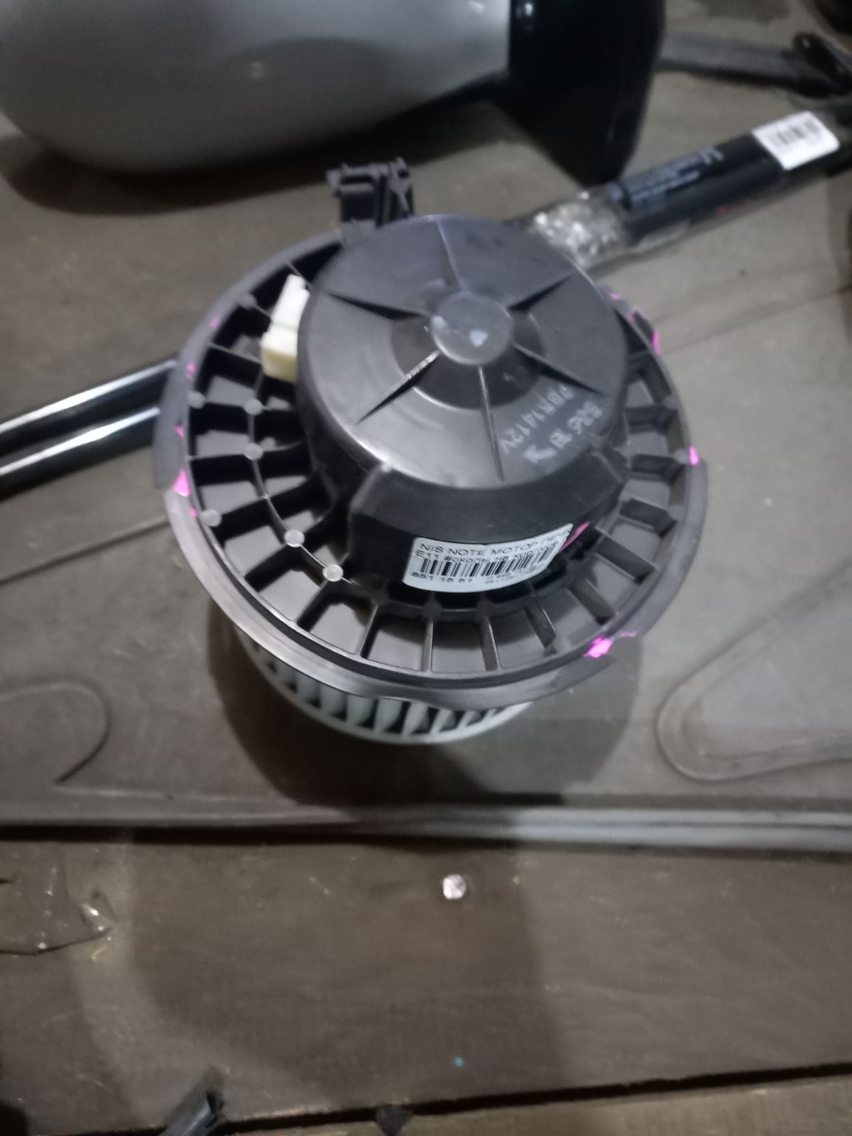 Мотор печки на Nissan Note E11 Фото 8