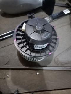 Мотор печки на Nissan Note E11 Фото 8