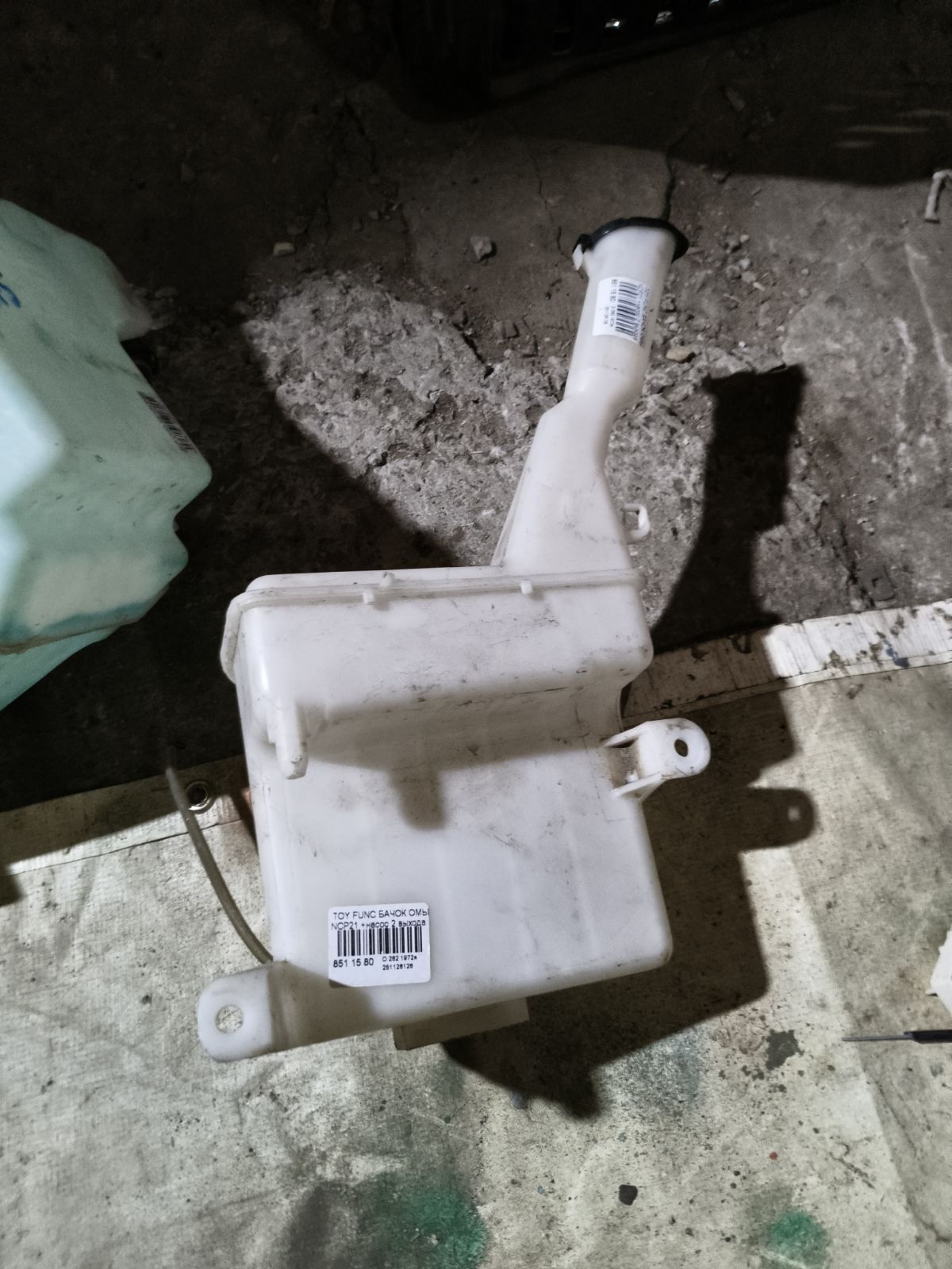 Бачок омывателя 85315-52050 на Toyota Funcargo NCP21 Фото 7