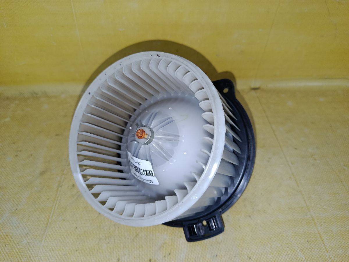 Мотор печки на Toyota Funcargo NCP21 Фото 6