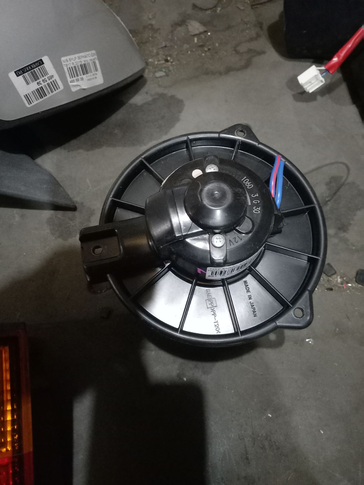 Мотор печки на Toyota Funcargo NCP21 Фото 7