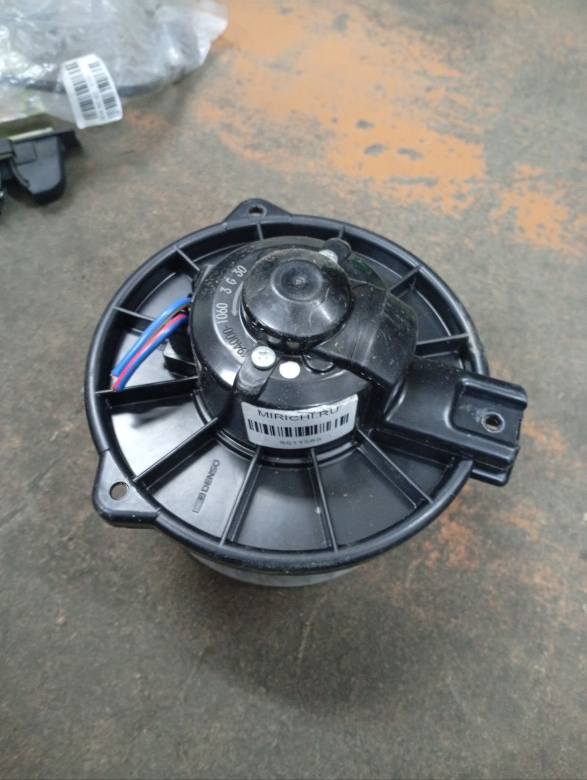 Мотор печки на Toyota Funcargo NCP21 Фото 10