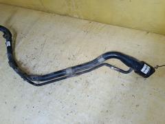 Заливная горловина топливного бака на Toyota Voxy ZRR70G 3ZR-FAE Фото 4