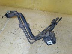 Заливная горловина топливного бака на Toyota Ractis NCP100 1NZ-FE Фото 5