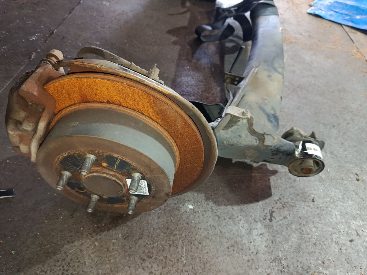 Балка подвески на Toyota Voxy ZRR70G 3ZR-FAE Фото 11