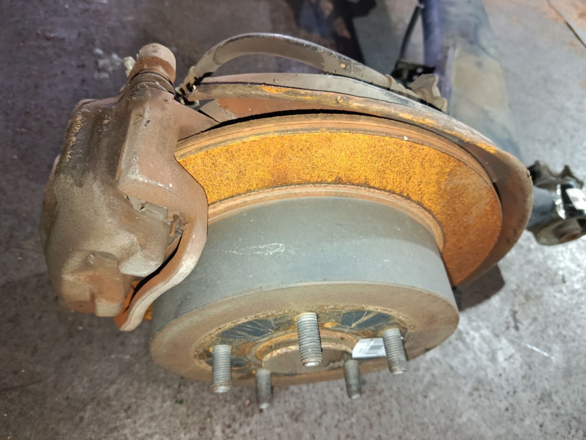 Балка подвески на Toyota Voxy ZRR70G 3ZR-FAE Фото 12