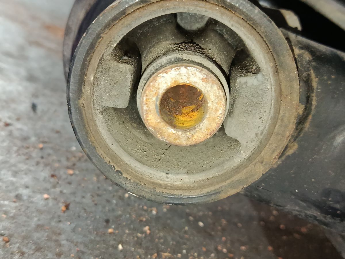 Балка подвески на Toyota Voxy ZRR70G 3ZR-FAE Фото 8