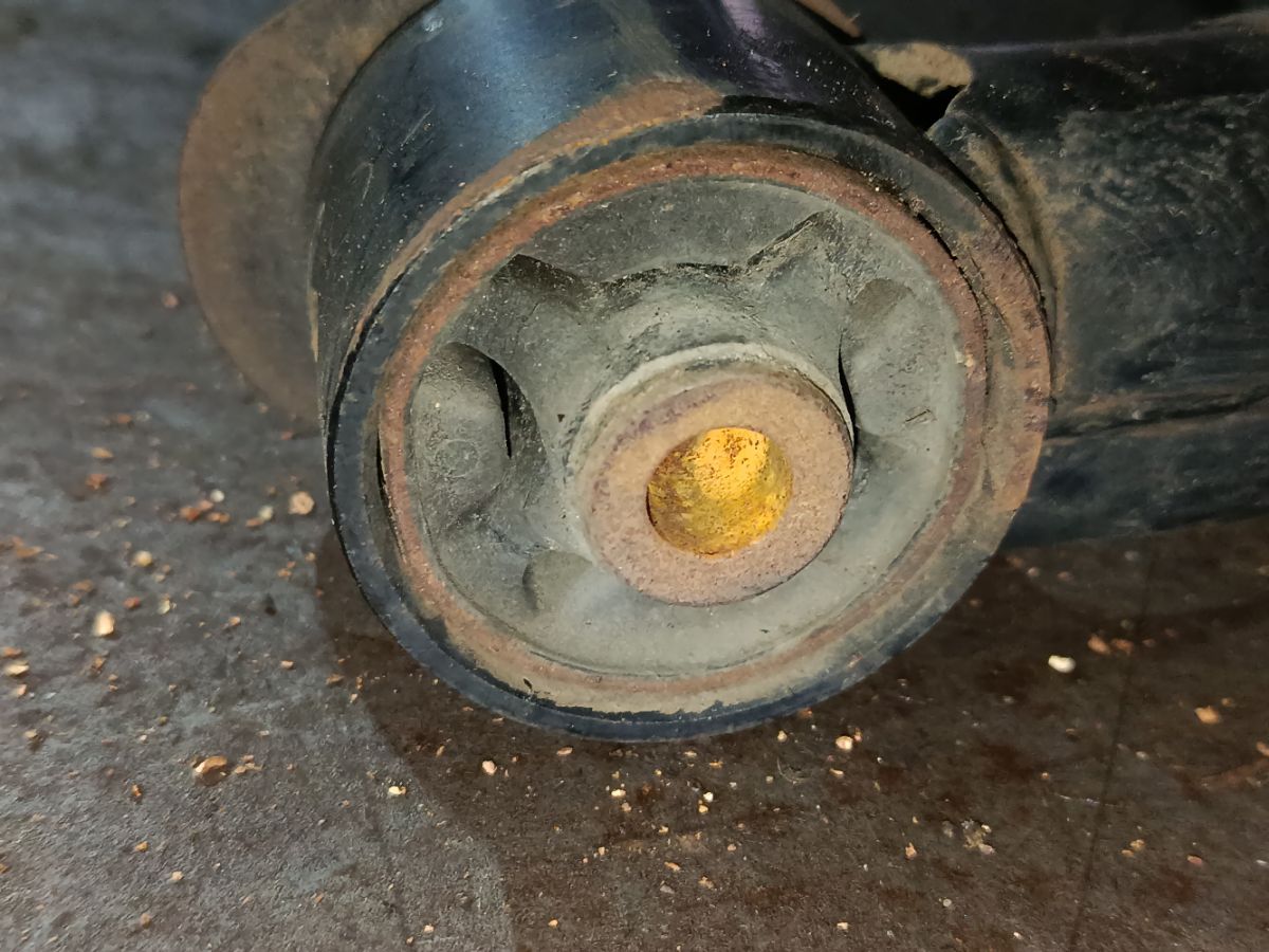 Балка подвески на Toyota Funcargo NCP21 1NZ-FE Фото 10