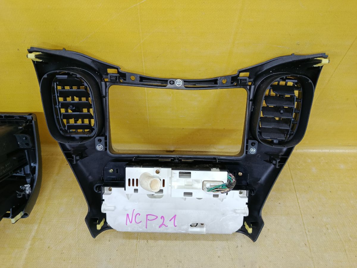 Блок управления климатконтроля на Toyota Funcargo NCP21 1NZ-FE Фото 9