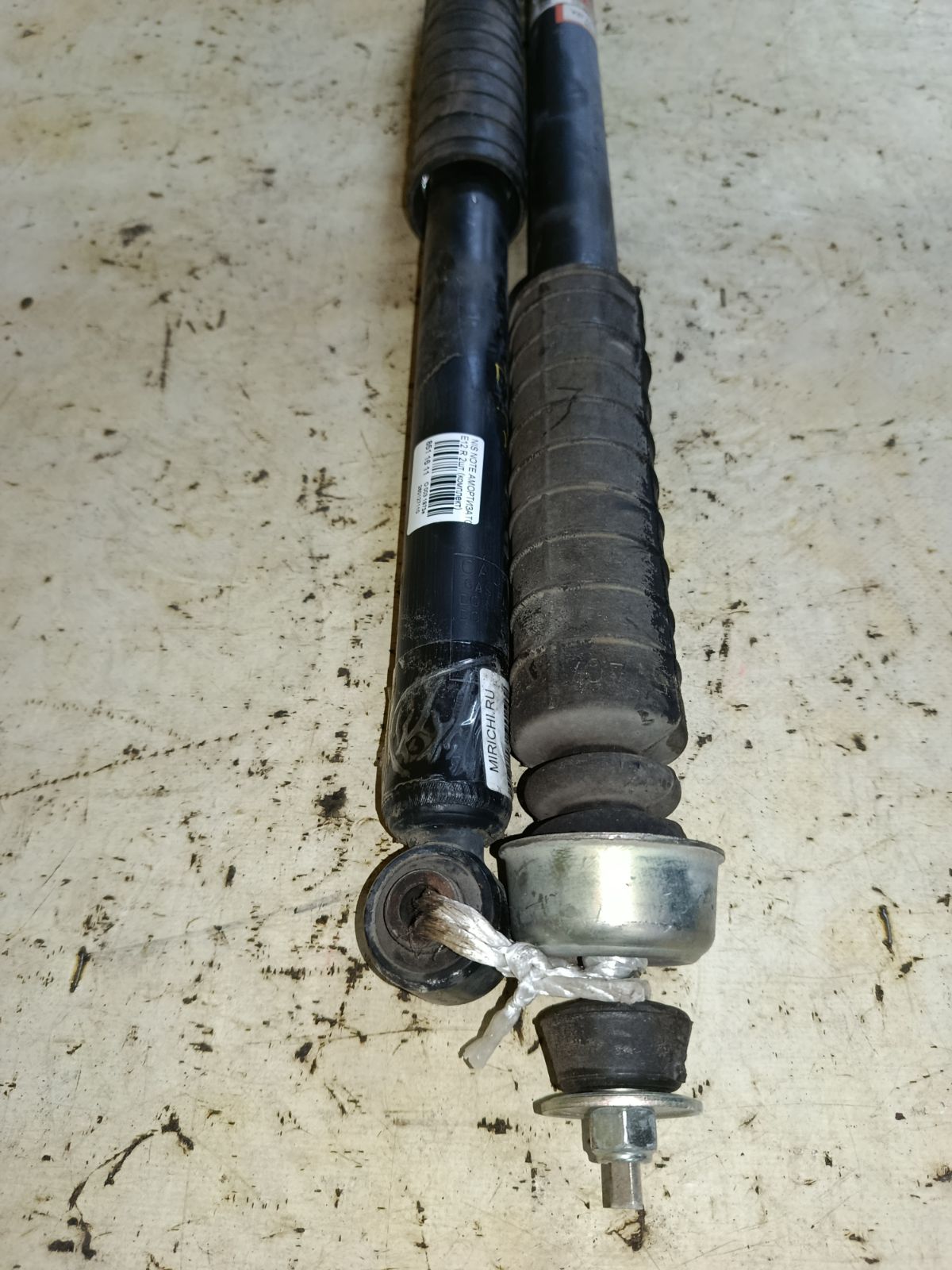 Амортизатор на Nissan Note E12 Фото 7