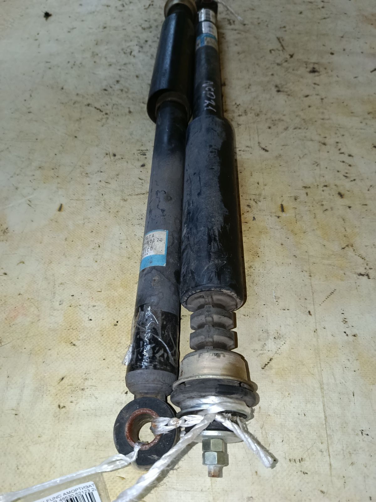 Амортизатор 48530-52123, 343317, 48530-59225, 48530-59226, 48530-59227, 48530-80134, CR-003R-NCP20, SJ-003-5255, SJ-003R-NCP20, ST-003-1501, ST-003R-NCP20 на Toyota Funcargo NCP21 Фото 4