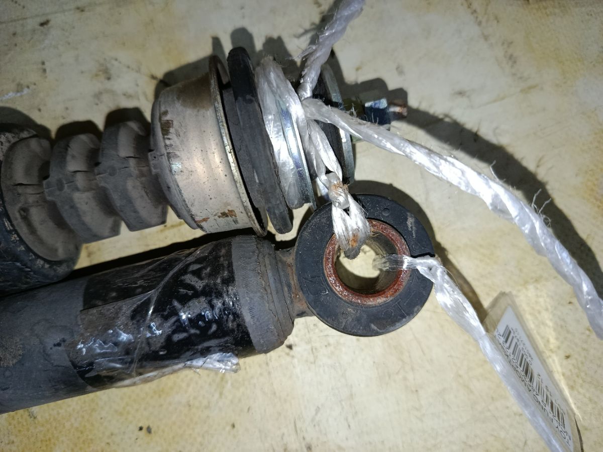 Амортизатор 48530-52123, 343317, 48530-59225, 48530-59226, 48530-59227, 48530-80134, CR-003R-NCP20, SJ-003-5255, SJ-003R-NCP20, ST-003-1501, ST-003R-NCP20 на Toyota Funcargo NCP21 Фото 5