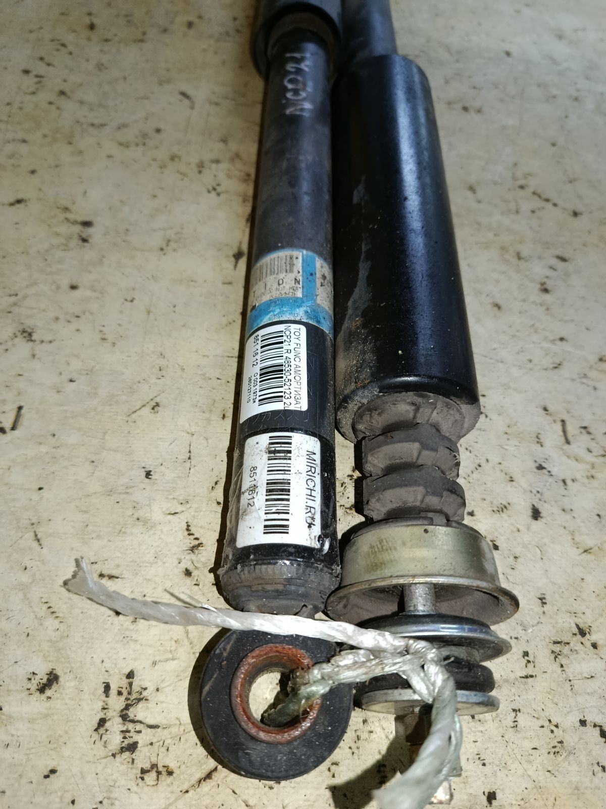 Амортизатор 48530-52123, 343317, 48530-59225, 48530-59226, 48530-59227, 48530-80134, CR-003R-NCP20, SJ-003-5255, SJ-003R-NCP20, ST-003-1501, ST-003R-NCP20 на Toyota Funcargo NCP21 Фото 6