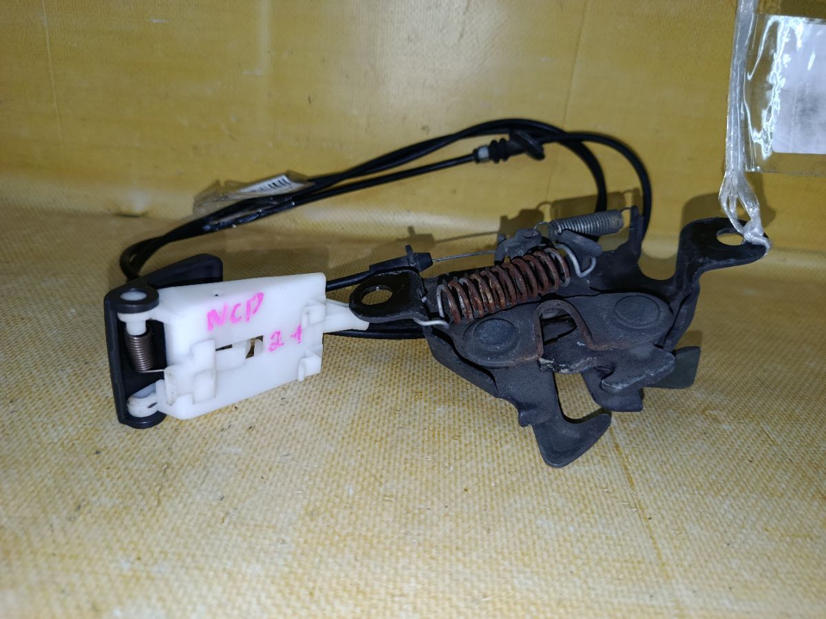 Тросик капота на Toyota Funcargo NCP21 Фото 5