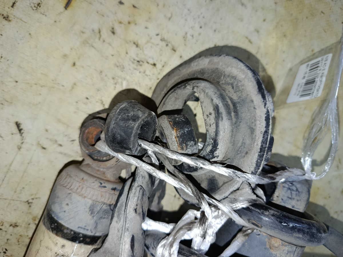 Амортизатор на Nissan Ad Expert VAY12 Фото 4