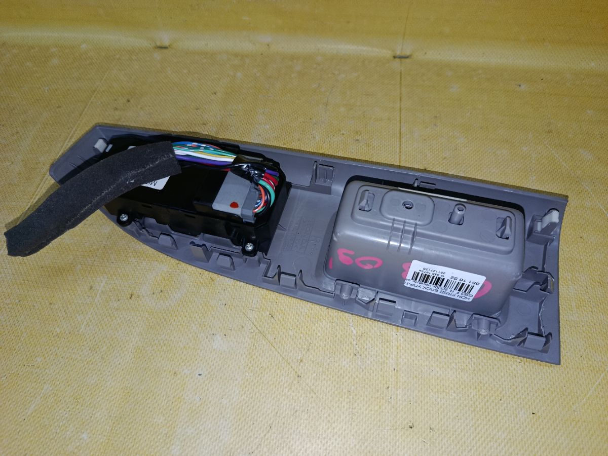 Блок упр-я стеклоподъемниками на Honda Freed GB3 Фото 7