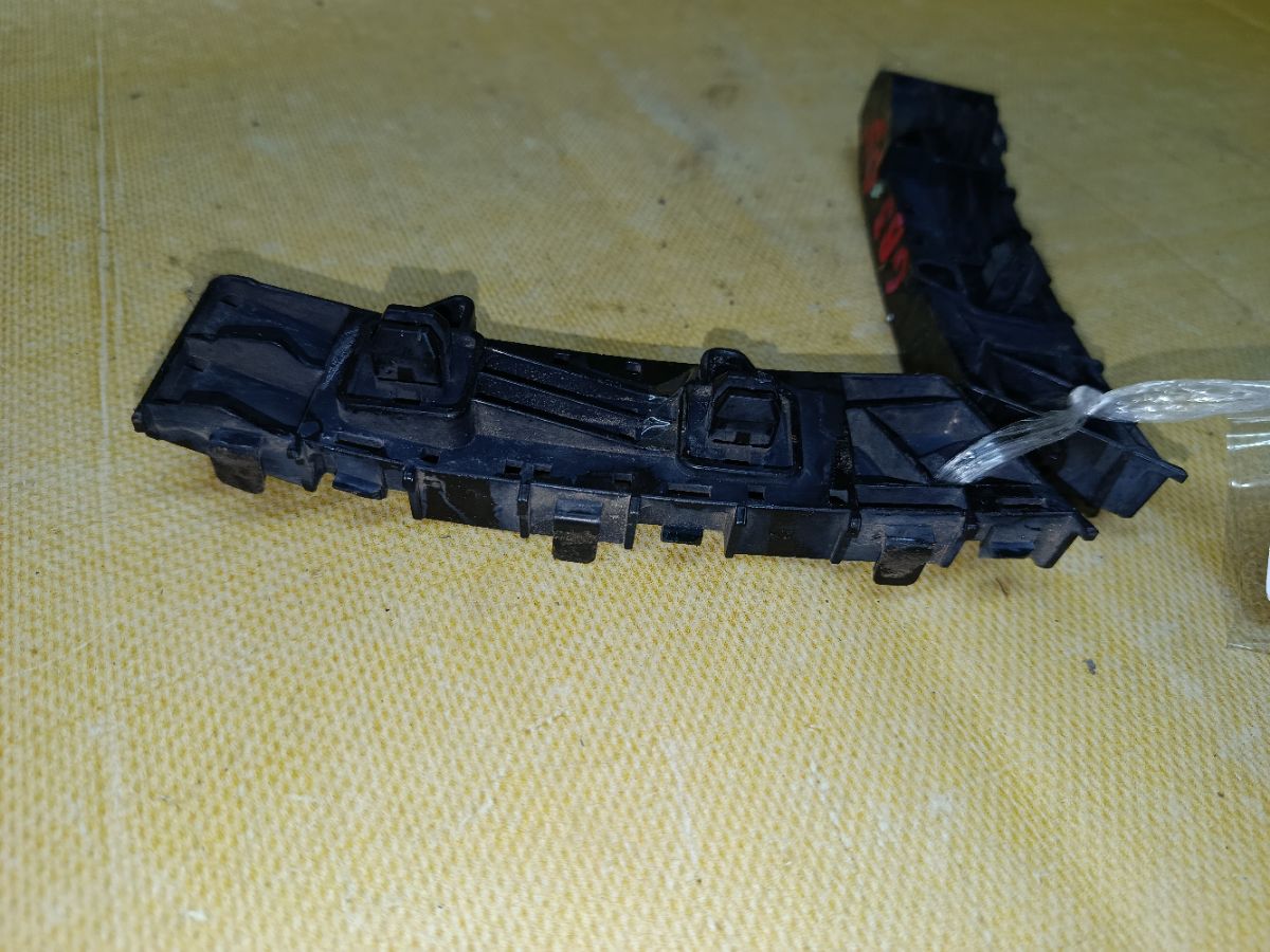 Крепление бампера на Honda Freed GB3 Фото 4