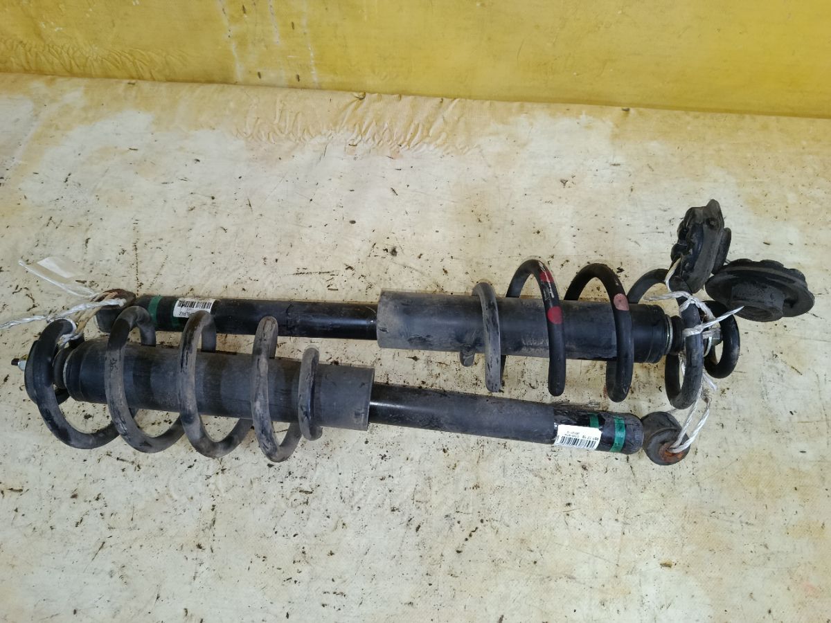 Амортизатор на Nissan Serena CC25 Фото 3