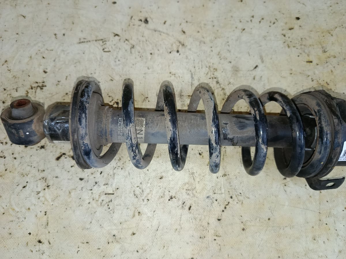 Стойка амортизатора 48530-22651 на Toyota Mark X GRX130 4GR-FSE Фото 5