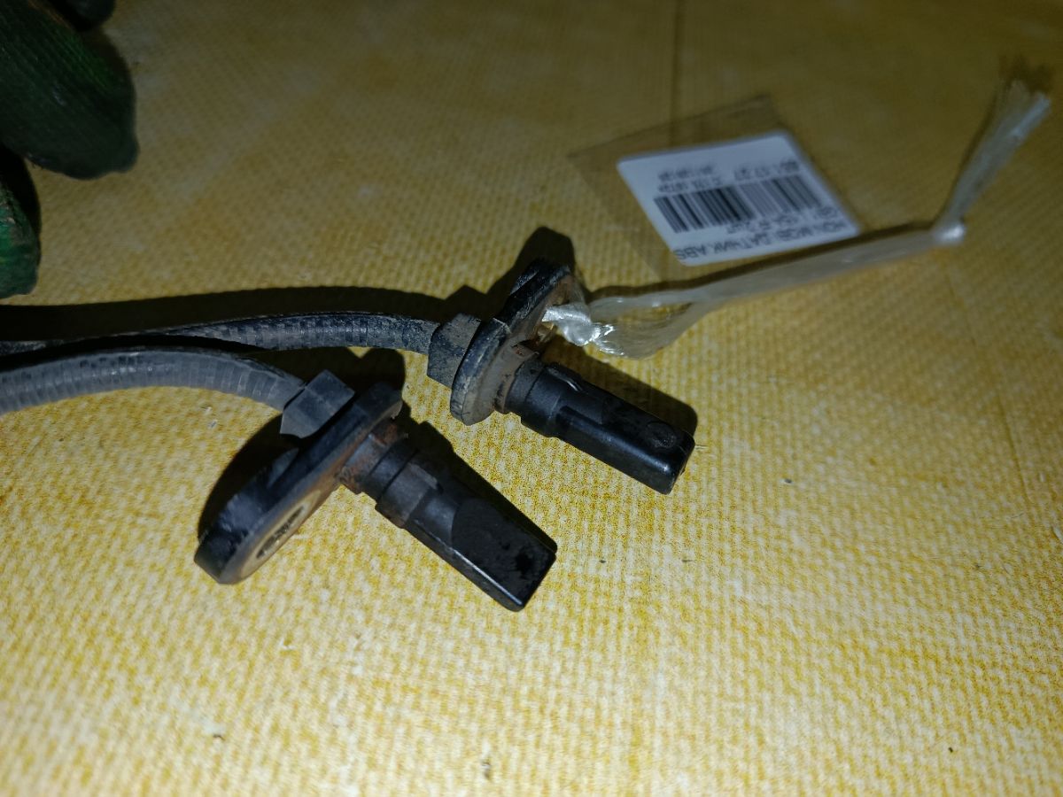 Датчик ABS на Honda Mobilio GB1 L15A Фото 3