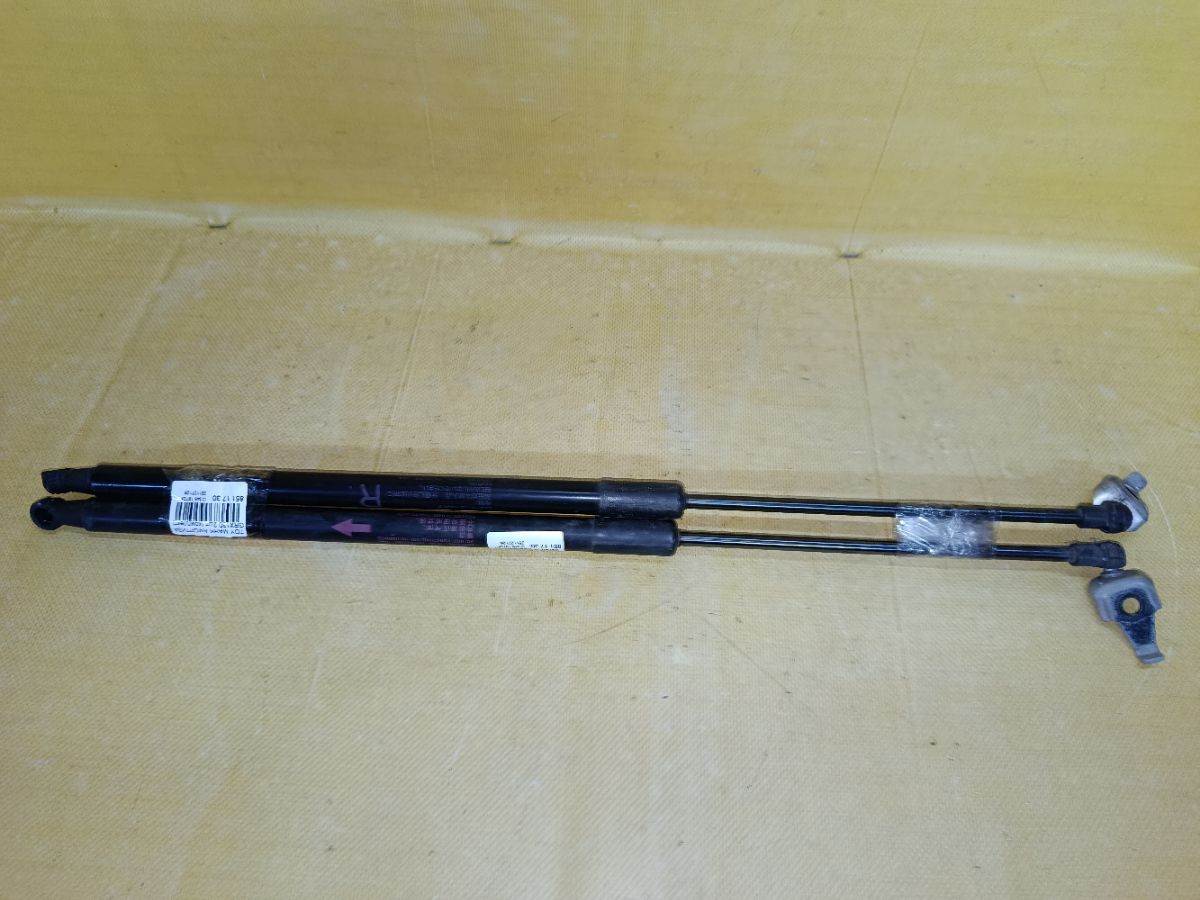 Амортизатор багажника на Toyota Mark X GRX130 Фото 3