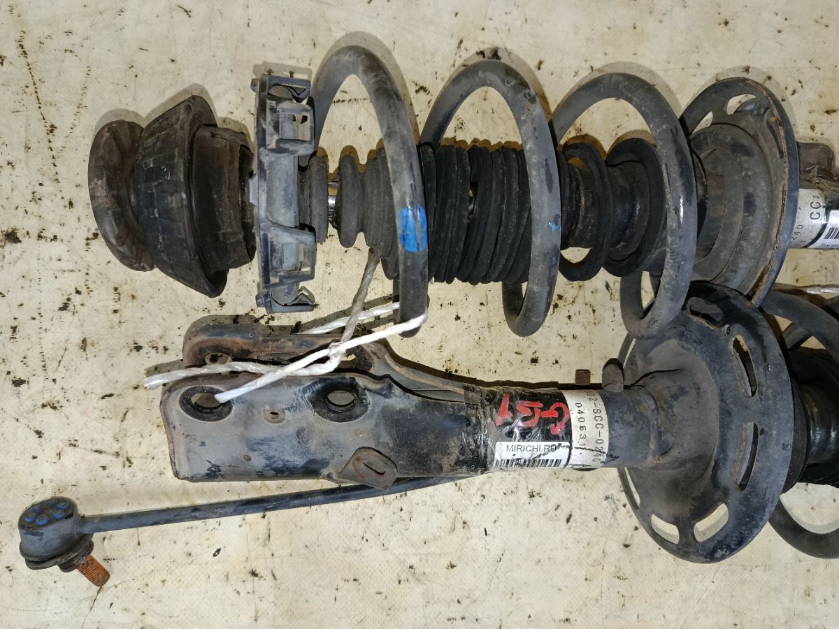 Стойка амортизатора на Honda Mobilio GB1 L15A Фото 6