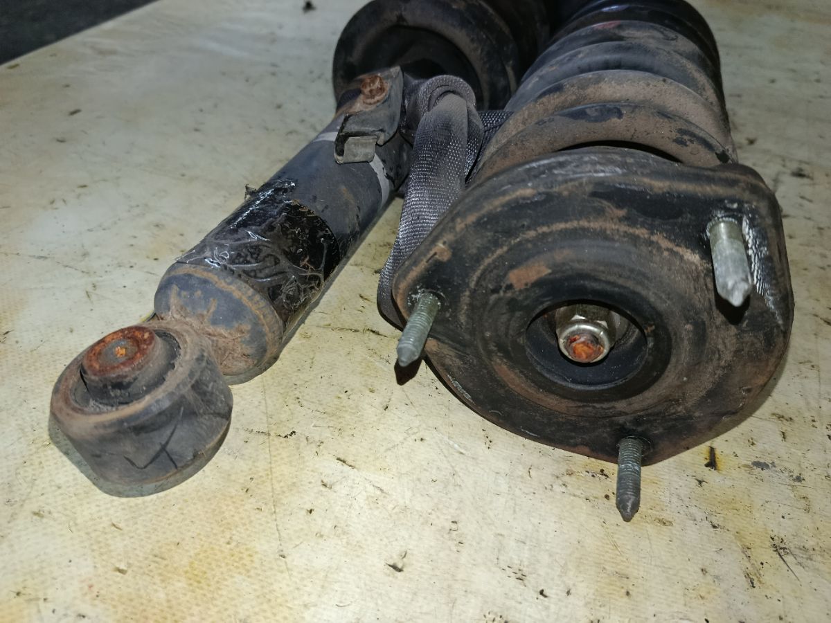 Стойка амортизатора 341262, 48510-30150, 48510-30151, 48510-30152, 48510-30160, 48510-30161, 48510-30162, 48510-30260, 48510-30270, 48510-30300, 48510-39325, 48510-39326, 48510-39327, 48510-39335, 48510-39345, 48510-39346, 48510-39347, 48510-39355, 48510-39385, 48510-53010, 48510-53020, 48510-53030, 48510-53040, 48510-59315, 48510-59325, 48510-80004, 48510-80005, CR-049-3776, SJ-049-3776, SJ-049F-GXE10, ST-049-3776, ST-049F-GXE10 на Toyota Crown GS151 1G-FE Фото 3