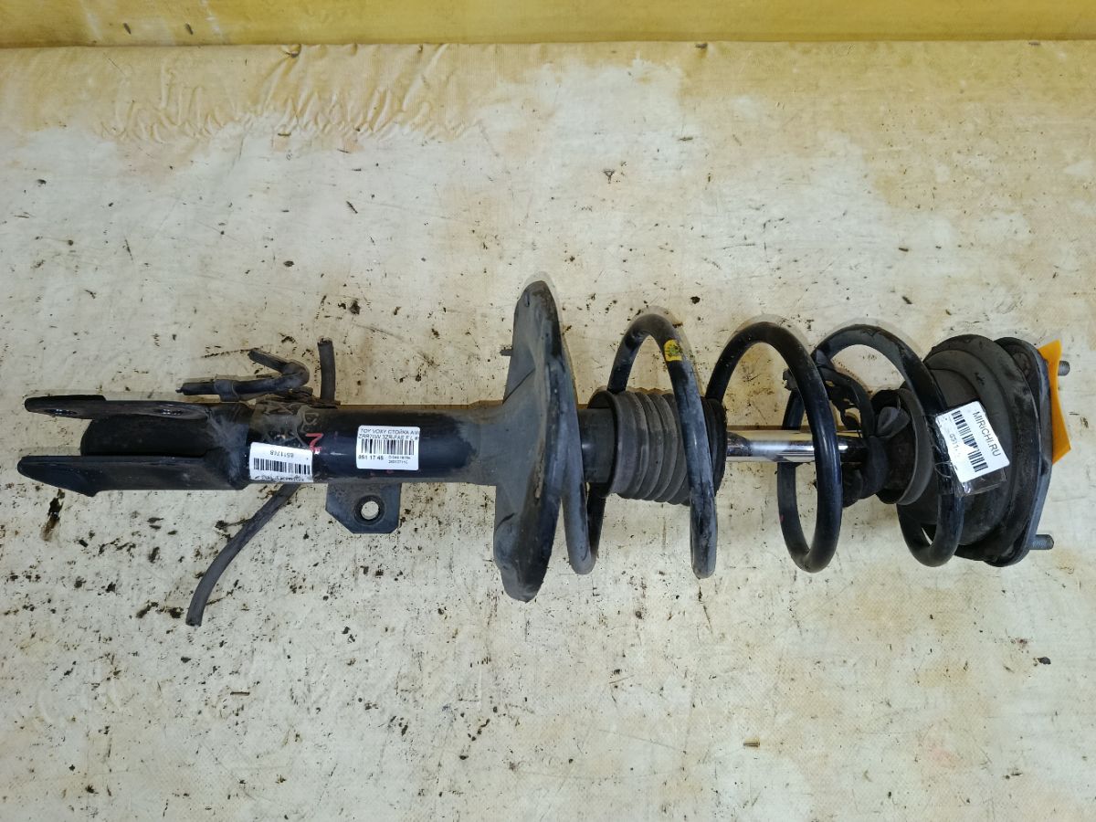 Стойка амортизатора на Toyota Voxy ZRR70W 3ZR-FAE Фото 3