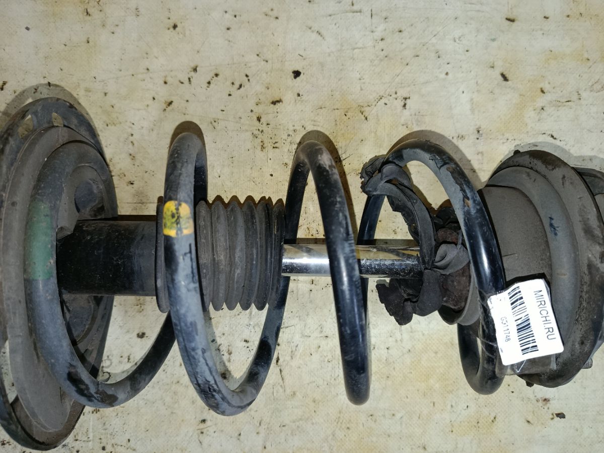 Стойка амортизатора на Toyota Voxy ZRR70W 3ZR-FAE Фото 5