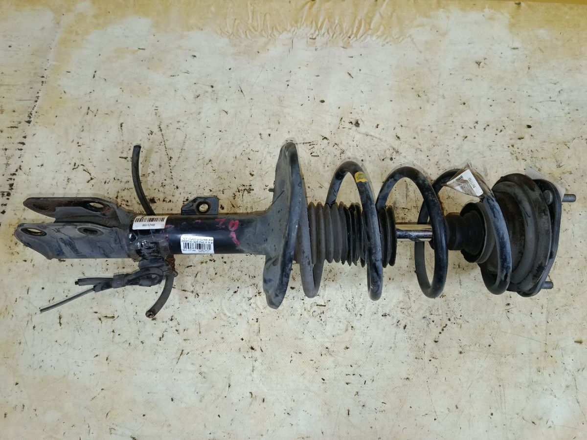 Стойка амортизатора на Toyota Voxy ZRR70G 3ZR-FAE Фото 3