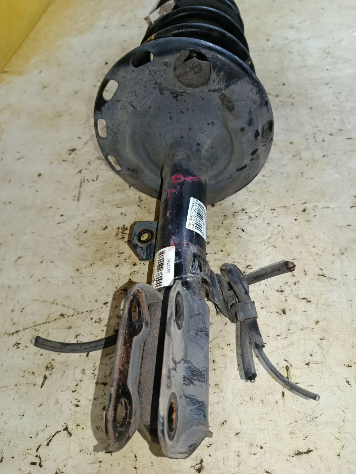 Стойка амортизатора на Toyota Voxy ZRR70G 3ZR-FAE Фото 6