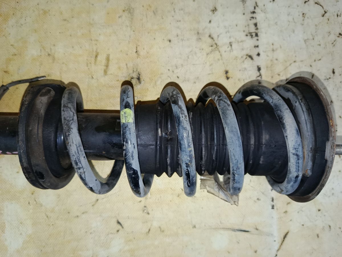 Стойка амортизатора 48520-22701 на Toyota Mark X GRX130 4GR-FSE Фото 5