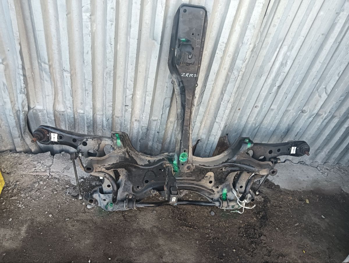 Балка под ДВС 51201-28230 на Toyota Voxy ZRR70W 3ZR-FAE Фото 11